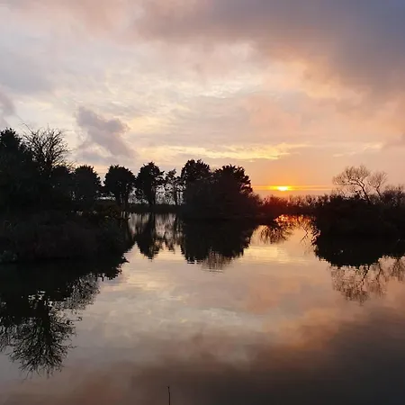 Οργανωμένο κάμπινγκ Lakeside Glamping Kingfisher St Columb Major