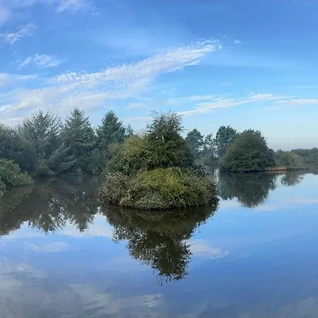 Οργανωμένο κάμπινγκ Lakeside Glamping Kingfisher St Columb Major
