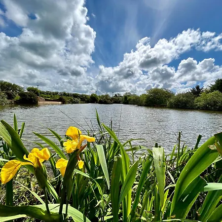 Lakeside Glamping Kingfisher St Columb Major