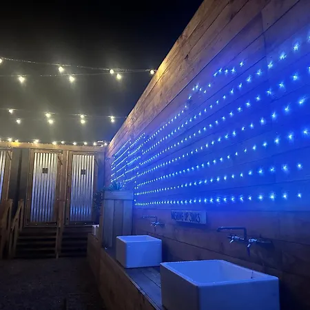 Lakeside Glamping Kingfisher Οργανωμένο κάμπινγκ St Columb Major