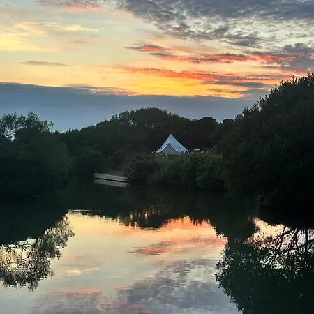 Lakeside Glamping Kingfisher * St Columb Major