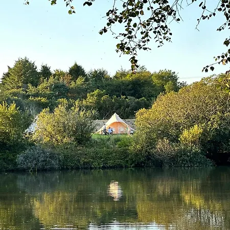 Lakeside Glamping Kingfisher 럭셔리텐트