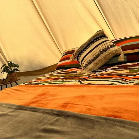 Lakeside Glamping Kingfisher 럭셔리텐트